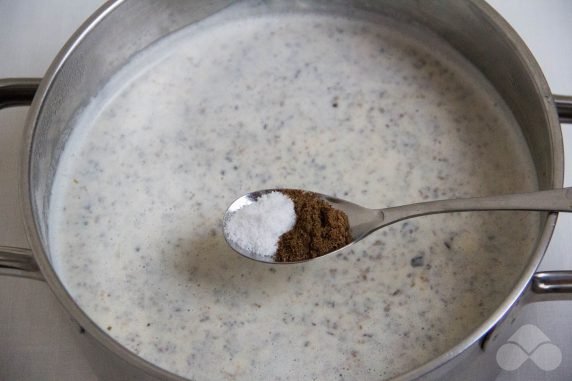 Milk soup with champignons and processed cheese: photo of recipe preparation, step 8