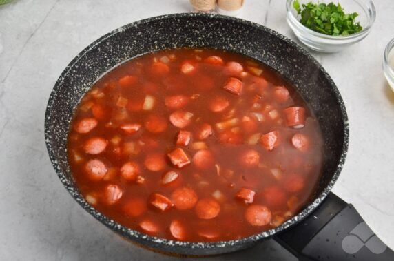 Solyanka with beef and hunting sausages: photo of recipe preparation, step 5