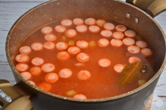 Homemade hodgepodge with chicken and sausages: photo of recipe preparation, step 7