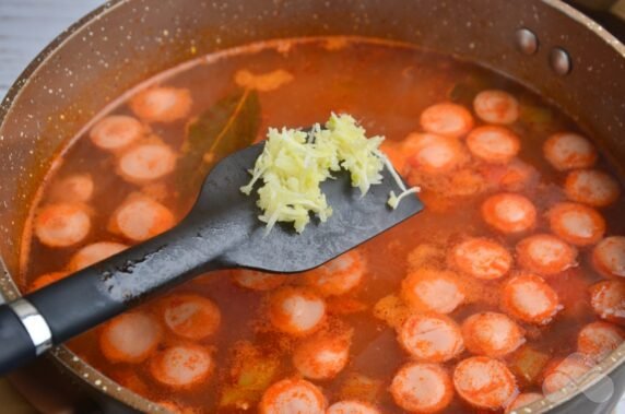 Homemade hodgepodge with chicken and sausages: photo of recipe preparation, step 8