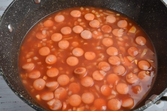 Solyanka with sausages and capers: photo of recipe preparation, step 3