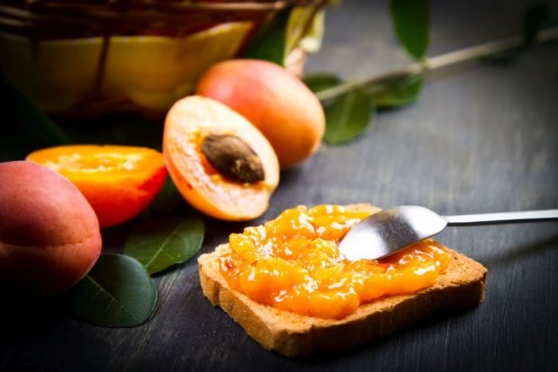 Apricot confiture 