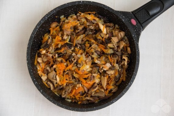 Lean solyanka with wild mushrooms: photo of recipe preparation, step 3