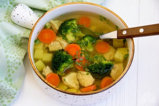 Chicken soup with broccoli and potatoes – a simple and delicious recipe with photos (step by step)