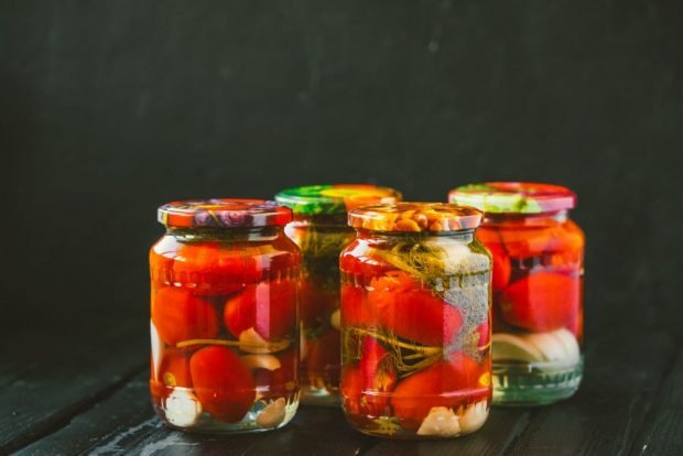 Tomatoes with mint for winter