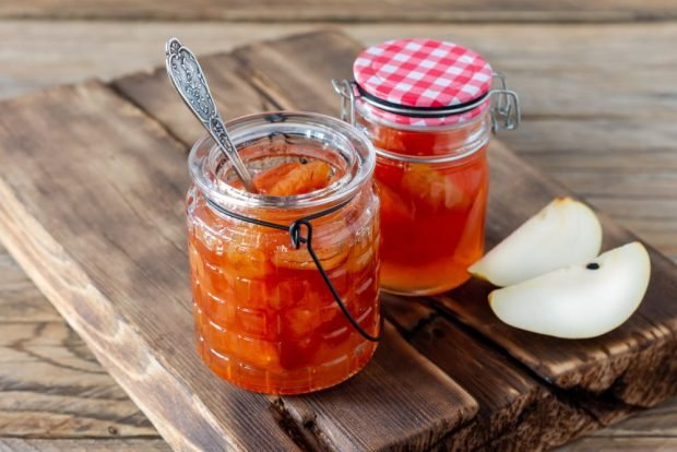 Pear jam slices with peel