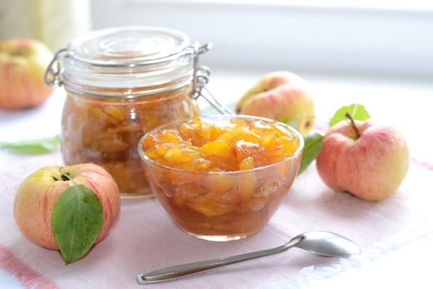 Apple jam in a slow cooker 