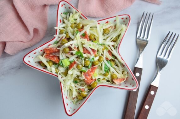 Salad with cabbage, sausage and peas: photo of recipe preparation, step 6