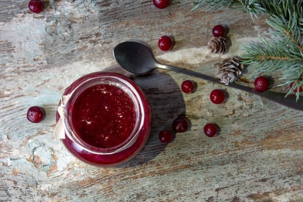 Cranberry sauce for winter