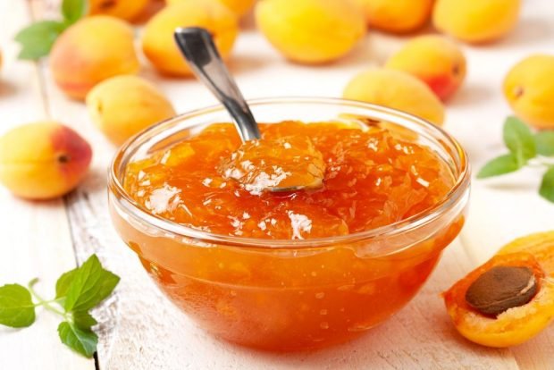 Apricot jam with orange and lemon 