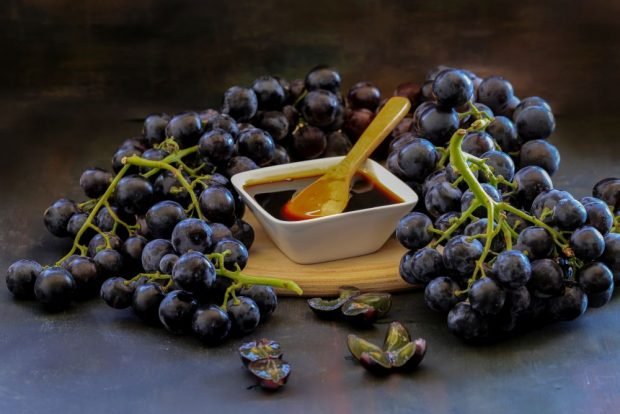 Isabella grape sauce for winter