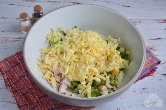 Ham, egg and cheese salad: photo of recipe preparation, step 3