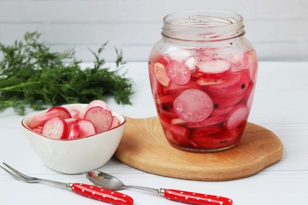 Canned radish for winter 