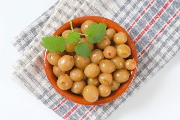 Pickled gooseberries for winter