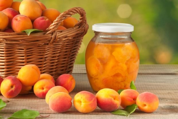 Thick apricot jam from halves 