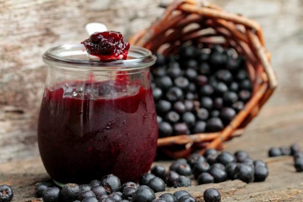 Jam from chokeberry and apples