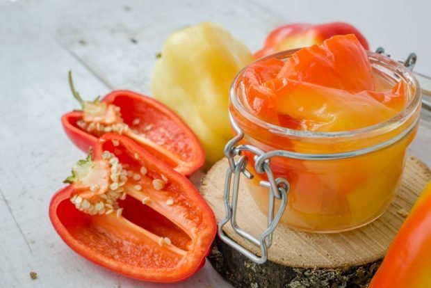 Bulgarian pepper in oil for winter