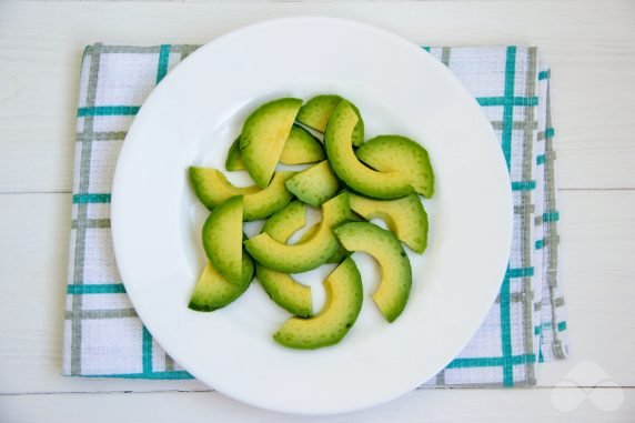 Salad with salmon and avocado: photo of recipe preparation, step 1