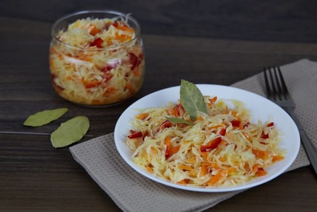 Cabbage salad with pepper for winter 