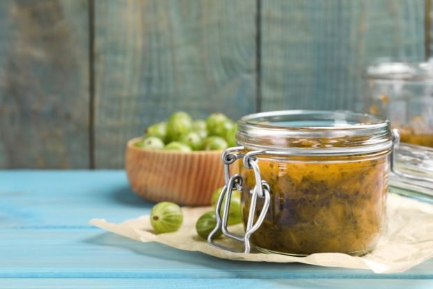 Gooseberry jam in a slow cooker
