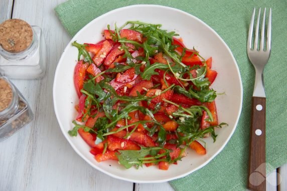 Pickled pepper salad with arugula: photo of recipe preparation, step 4