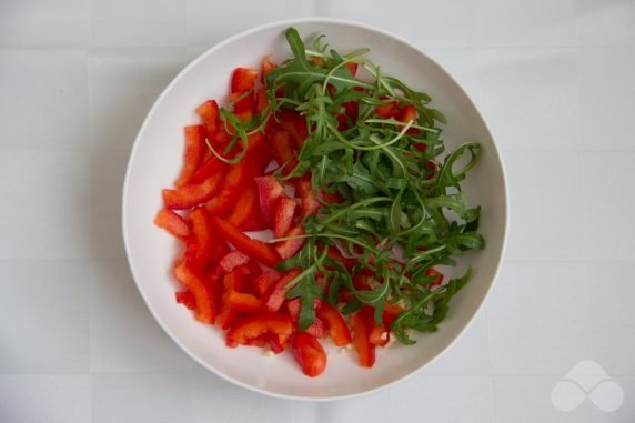 Pickled pepper salad with arugula: photo of recipe preparation, step 2