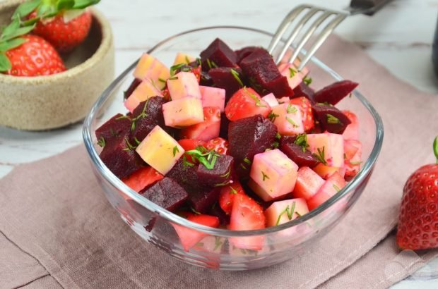 Beetroot and strawberry salad – a simple and delicious recipe with photos (step by step)
