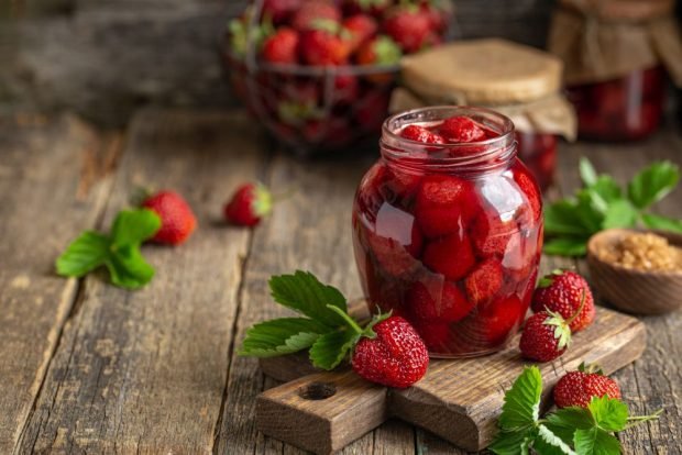 Strawberry jam-five minutes with whole berries – a simple and delicious recipe, how to cook step by step