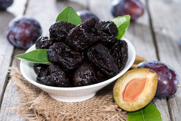 Dried plums for winter – a simple and delicious recipe, how to cook step by step