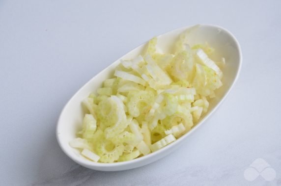 Shrimp and celery salad: photo of recipe preparation, step 3