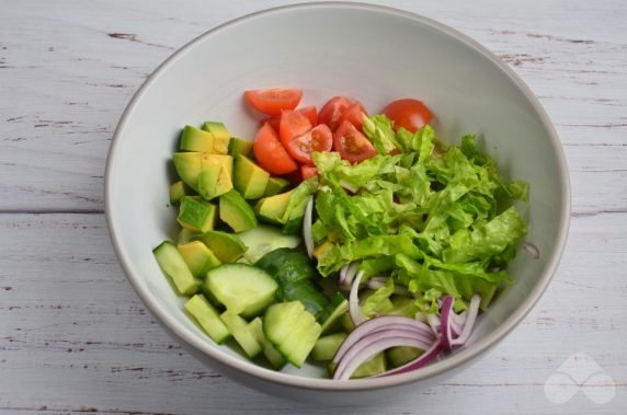 Salad with canned fish and avocado: photo of recipe preparation, step 1