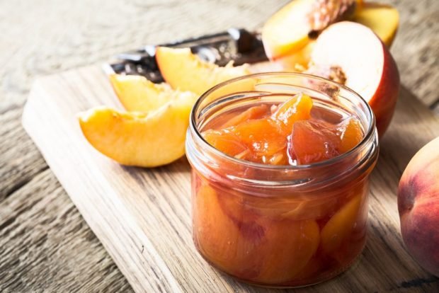 Jam from nectarines with pitted slices