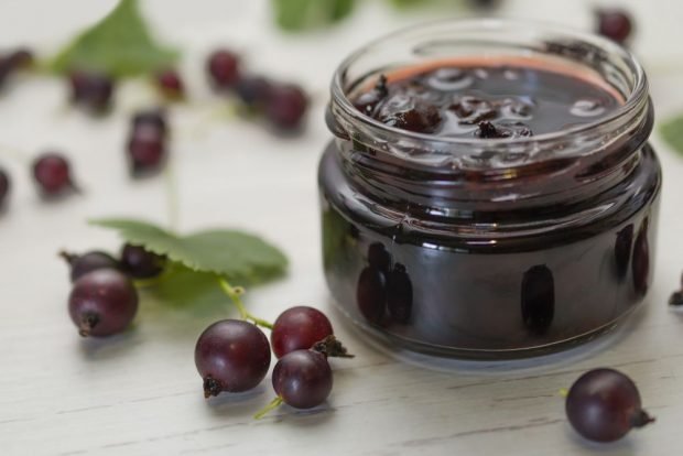 Black gooseberry jam