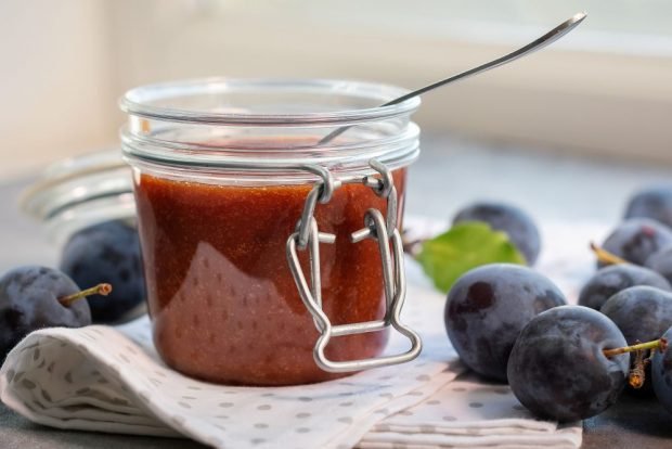 Plum sauce for meat for winter