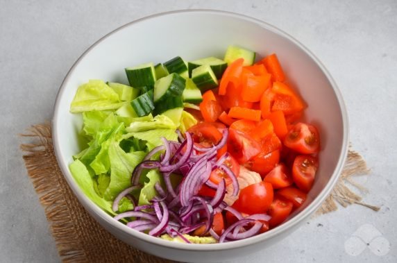 Greek salad with turkey, without olives and cheese: photo of recipe preparation, step 3