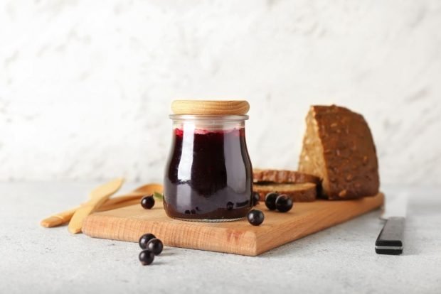 Black currant jelly without gelatin is a simple and delicious recipe for cooking step by step