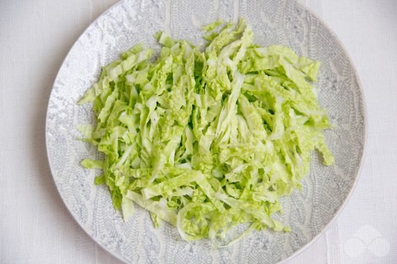 Salad with crab sticks and Peking cabbage: photo of recipe preparation, step 2