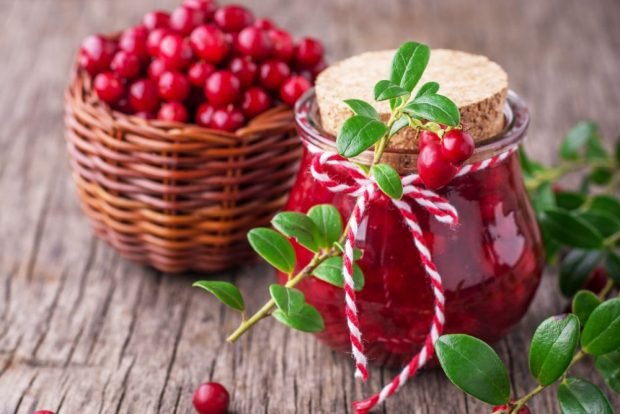 Cranberries with honey for winter