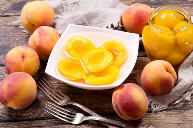 Peaches in syrup halves for winter