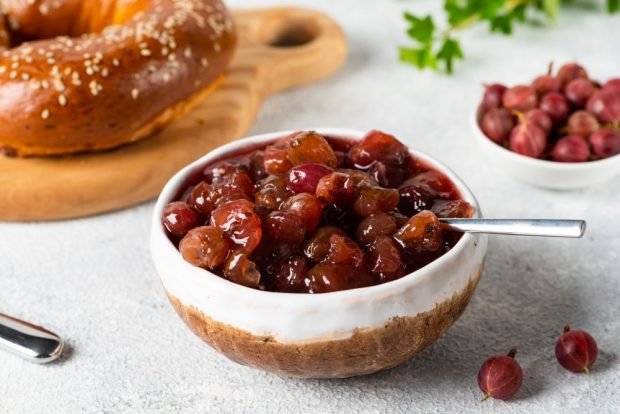 Thick gooseberry jam with whole berries 