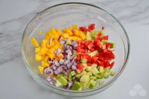 Salsa salad with apples and mango: photo of recipe preparation, step 1