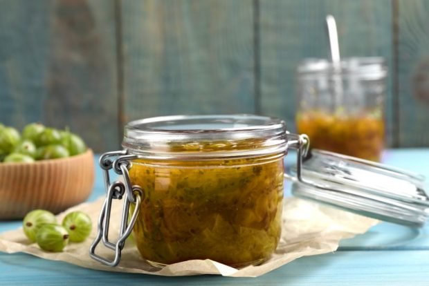 Gooseberry jam with lemon