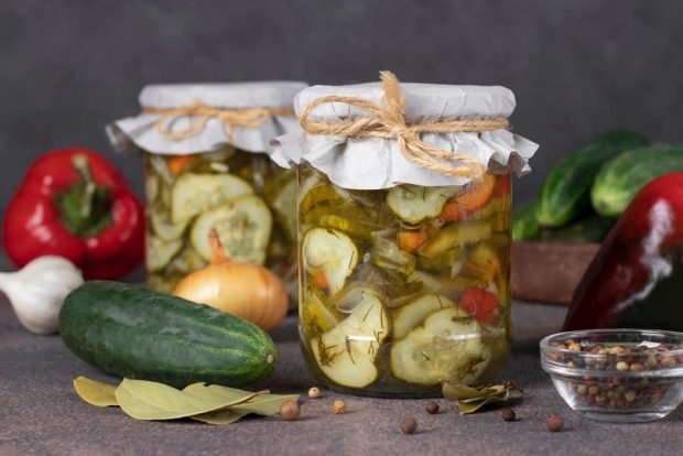 Crispy cucumbers in Finnish for the winter without sterilization