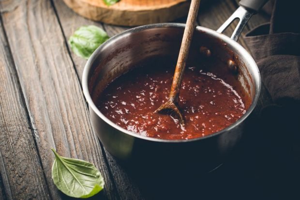 Ketchup with prunes and tomatoes for winter 