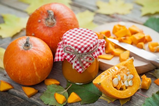 Pumpkin jam with dried apricots 