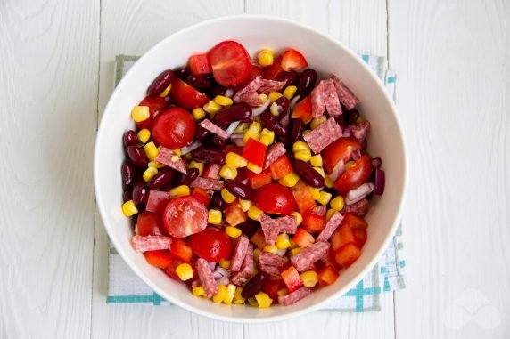 Mexican Salad With Smoked Sausage: photo of recipe preparation, step 2