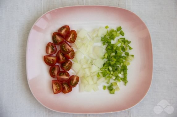 Salad with lentils, tomatoes and pomegranate: photo of recipe preparation, step 1