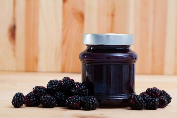 Blackberries in their own juice for the winter