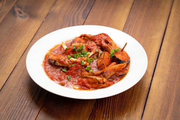 Mackerel in tomato sauce for winter 