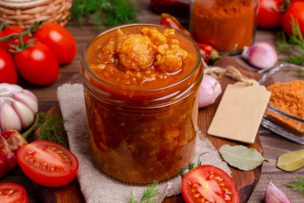 Cauliflower in tomato for winter 